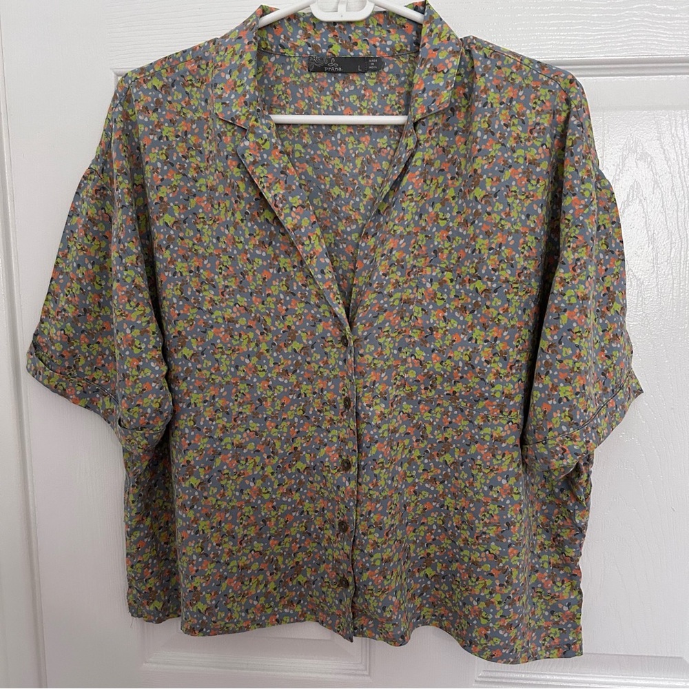 PRANA cropped floral button up size Large
